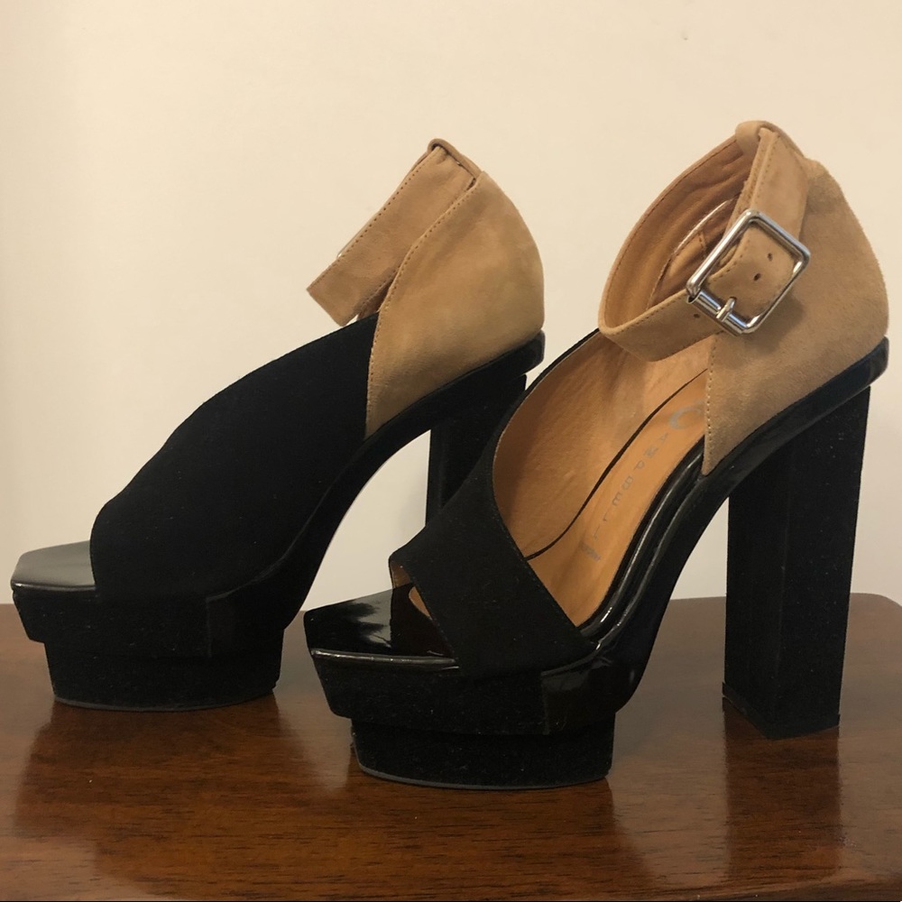 Asymmetrical platform heels